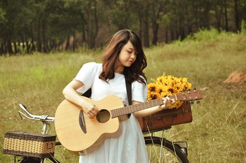Cách chơi đàn Acoustic Guitar hứng thú và hiệu quả.